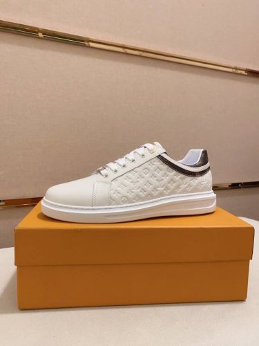 louis Vuitton 路易威登 Lv 顶级新款专柜同步发售，鞋面意大利进口头层牛皮，全进口羊皮内里，完全1比1复刻，鞋底：原厂特供原版底，独家活动成型底超