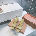 高品质出厂 ！Miumiu缪缪25春夏新款简易复古蜥蜴纹高跟鱼嘴凉鞋！春夏清新配色曲线优美，小猫跟后空凉鞋 日常穿搭都很搭鞋边有专属标识性Logo格调，上脚尽显