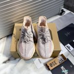 出厂340 银粉天使 款号：5578 原厂级 Adidas Yeezy 350 官网同步 德国“Basf”巴斯夫原料，阿迪达斯指定“宜丰”发泡厂原底；2、阿迪达