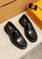 原单 Louis Vuitton 路易威登 新款～时尚商务正装男鞋原单品质，高端精品细节精致考究，采用进口意大利头层开边珠牛皮鞋面舒适的水染牛皮内里原版大底，穿
