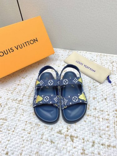 出厂 高版本 Louis Vuitton 路易威登 最新时尚休闲半凉鞋～代购级当季最新潮品 众多博主纷纷种草，入购原版开模定制 镂空组合设计与应用语言学硕士专业