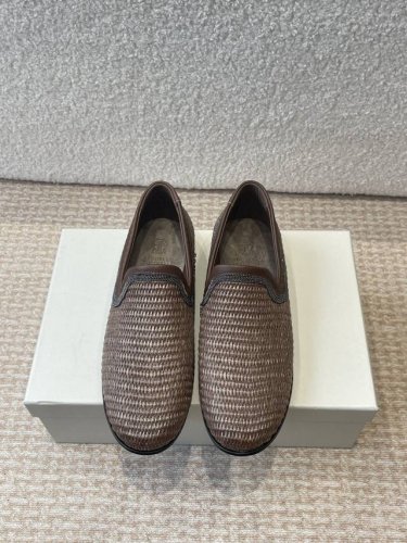 p半拖 P单鞋 Brunello Cucinelli 新款草编织Bc平底半拖 单鞋 Bc很有品味！配上一双袜子穿也很不错，搭配牛仔裤穿也好看！ 作为女性最爱的品
