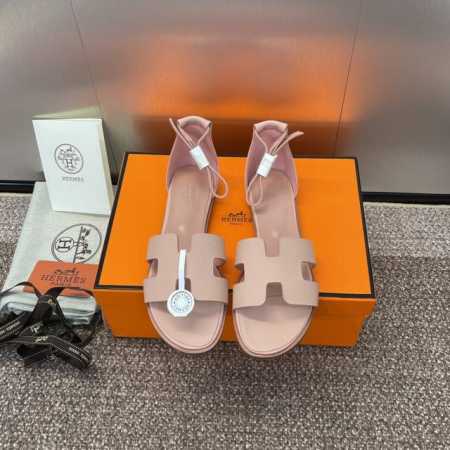 工厂价 爱马仕 Hermes 春夏经典款 Santorini 拼色工字拖女鞋 H家平底圆头一圈带露趾中空凉鞋 材质：进口小牛皮+水洗工艺牛仔布+水染羊皮水里+意 - 点击图像关闭