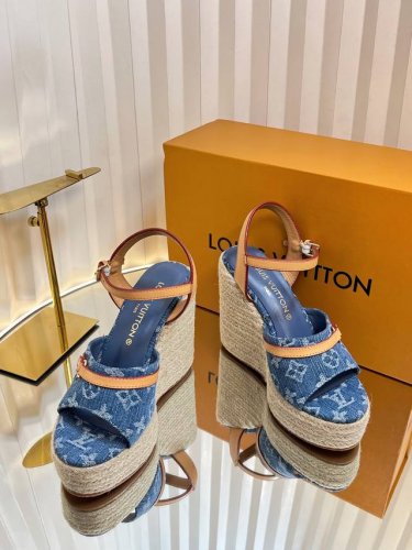 Lv 路易威登 25春夏新款 顶级版本原版一致 专柜主打最新款 Lv X Tm村上隆联名款麻绳坡跟凉鞋 硬货上新 代购级别 高级感十足 国内外博主刷爆的一款 复