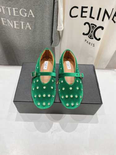 高版本出厂 独家新品 Alaia 阿莱亚24ss 走秀款糖果色平底芭蕾舞鞋 最近超火的一款平底鞋 章小蕙同款 甜酷芭蕾风 人气超高的一款芭蕾舞鞋，浪漫又迷人 舒