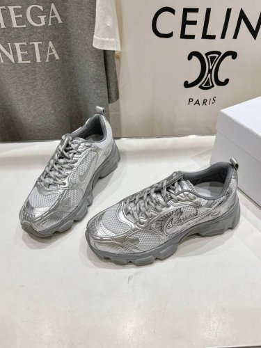 顶级品质全新升级 情侣款经典休闲运动鞋 原板开模打造 各方面细节欢迎鉴定对比 鞋面原版网格牛皮 内里舒适透气网布 原版Eva鞋底超轻超软！ 女码:35-41 [