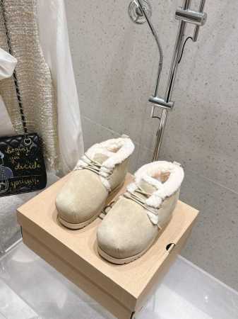 UGG 新款明星同款拼色厚底毛毛拖鞋 半拖 短靴 雪地靴 内里羊毛一体 保暖性能卓越 耐磨橡胶底 鞋子抓地力更好 拥有这一双UGG 让小脚丫在寒冷冬日始终温暖舒 - 点击图像关闭
