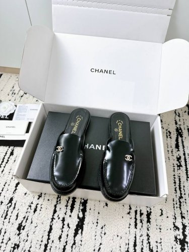 代购级品质 Chanel25 A春夏包头半拖鞋 专柜同款工艺 年度必入经典款 进口牛皮面料+羊皮内里 柔软到哭 意大利加厚真皮大底 走路超舒服 万能搭配王 通勤