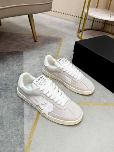 情侣款 Amiri 2024新款 Stars 星星运动休闲板鞋 经典百搭时尚 Amiri星星款运动休闲鞋 Stars低帮系带运动鞋。以繁复星星图案拼贴带来率性不