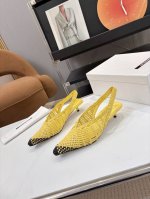 price: 品 牌：Jacqumus 小众潮牌 Jacquemus 2025春夏最火最流行拼色编织尖头小猫跟后空凉鞋 拼色的编织 新颖时尚大方，性感不失优雅，