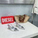 高品质出厂 ！小众潮牌顶级品质！Diesel25春夏最新高跟尖头后空凉鞋！ 又酷又飒的很难拒绝啊 搭配阔腿裤露出鞋尖，一整个狂拽酷炫住了 辣妹必备款 姐妹们冲啊