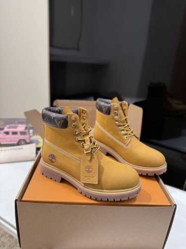 情侣款、顶级版本飞机盒 LV x Timberland 添柏岚 联名款 老花 压花 大黄靴 及踝靴 短靴 LV x Timberland 及踝靴取材 Mono