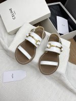 Celine 赛琳 24 春夏最新爆款 凯旋标夹趾拖鞋 这一季的赛琳真的是开了挂 太有特色了 今年必须要入手一双Celing 拖鞋 复古风经典款 超级百搭 简单