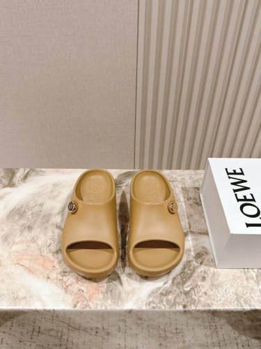 loewe罗意威面包果冻拖 设计超可爱 胖乎乎的感觉 配色也很吸睛 夏日清爽风 原版模具材质-超级舒服 35-40