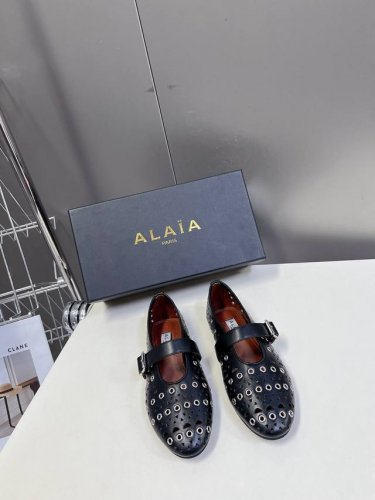 Alaia阿莱娅春夏秀款芭蕾舞 超多网红名媛在穿 搭配上不同款式 不同风格都能轻松驾驭 无论牛仔裤 西装裤 还是百褶裙 都能将你的穿搭提升到时尚 优雅和卓越之中