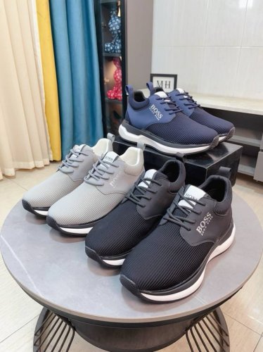 出厂价P Boss 高端系列运动男鞋，以经典的设计成为永不落幕的时尚宠儿，经典的休闲造型。鞋面采用牛皮鞋面 品牌Logo点缀 彰显品牌魅力；头层真皮里 品牌专用
