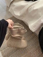 ugg.今年真的鲨疯了 堆堆勃肯褶皱短靴 韩版复古软fufu雪地靴 被可爱到了 泰乖了 内里羊毛材质保暖 靴筒堆堆褶皱显瘦+1 size：35-40 三色可选