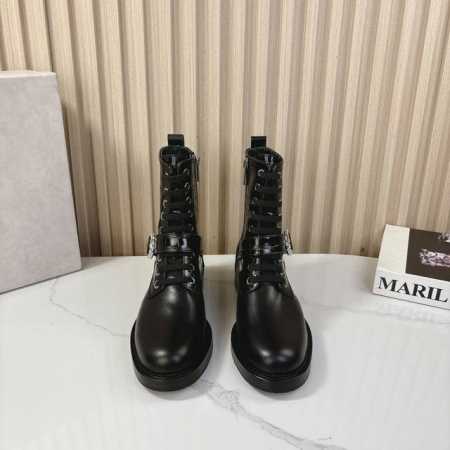 JimmyChoo2024vs秋冬新款 系带钻石扣短靴 新款上架这款平底在欧美街拍中出境率超高，ins也是火了一把，调鞋楦都调了一个月整体线条流畅性保持跟原版一 - 点击图像关闭
