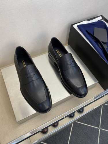 Prad＊ ，顶尖工艺品 时尚正装皮底鞋 正码：39一44， 5一10 ： 同步发售！货！顶级手工艺意大利全面进口原皮料小牛面 超强质感、手感 ，内里进口小牛皮