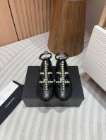 跑量款 24P新款chane*小香珍珠罗马单鞋 这款凉鞋采用了珍珠装饰，满满的精致感 美的移不开眼 富家千金归来即视感！ 穿出自己的风格和态度！谁能拒绝这样的快