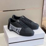 实价 Givench* Gvc City Sport运动鞋 光滑牛皮运动鞋，侧面饰以 College印花，后跟饰以银色品牌logo，鞋舌饰以金属4G Logo。