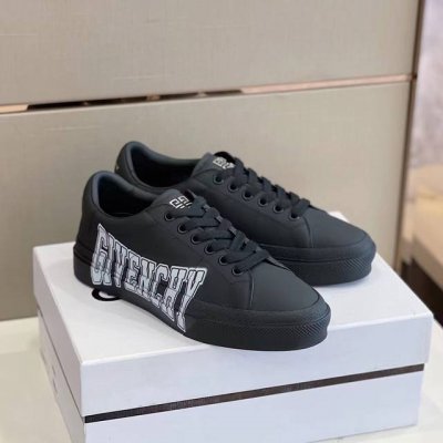 实价 Givench* Gvc City Sport运动鞋 光滑牛皮运动鞋，侧面饰以 College印花，后跟饰以银色品牌logo，鞋舌饰以金属4G Logo。