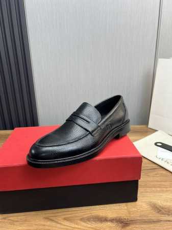 工厂价 Balmain巴尔曼.官网新款男士皮底商务休闲皮鞋 原单品质牛货，面采用进口开边珠 漆皮 小牛皮制作，搭配牛皮内里 垫脚，意大利原版进口真皮大底，尽显奢 - 点击图像关闭
