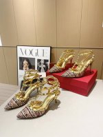 顶级版本 华伦天奴 春夏新款女士后空2色小香风新品 独特的 经典 小铆钉五金配件 鞋面特殊工艺制作哦 衬托出满满的高级感 新一季不负期待 值得入手 绝对的上档次
