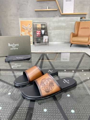 B 顶级代购 布 炸街男神新品拖鞋专柜同步，鞋面意大利进口擦色牛皮面料，高品质拼接色彩工艺，鞋底：原厂特供原版底，独家活动成型底超级舒适，原厂跟单货，高品质，可