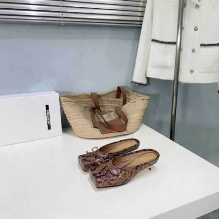 高品质比厂400！小众潮牌Jacquemus25春夏新款法式金属跟包头半拖方头鞋流行的方头设计和茴蕾风碰撞则个性，俏皮可爱时尚好看蝴蝶结装饰很有少女感，整体日常 - 点击图像关闭