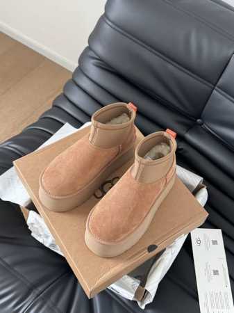顶级版本 UGG雪地靴 每年秋冬必备的单品 鞋面羊皮 皮毛一体 绒面羊毛 内里全真羊毛 原版大底！Size:35-39 - 点击图像关闭