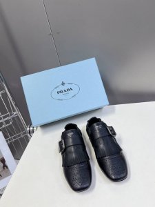 半拖 单鞋 男装10 Prada普拉达春夏走秀款复古流苏情侣款半拖单鞋 走秀款 复古感时髦满满 随意百搭 时尚休闲 独到味道 人人都爱也轻松驾驭 每年都会爆.足