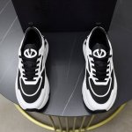 VALENTINO 华伦天奴 2024s男士最新低帮厚底运动鞋出货 重工打造，男士精品休闲运动鞋，气质百搭款 采用小牛皮拼接织物网眼鞋面，橡胶线条点缀几何分割鞋