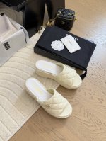 Chanel 25C新款厚底拖鞋 顶级版本 6Cm 增高显腿长！上脚秒变170 进口羊绒毛 手感细腻柔软丝滑 原版开模橡胶底 码数：35-41 定制不退换