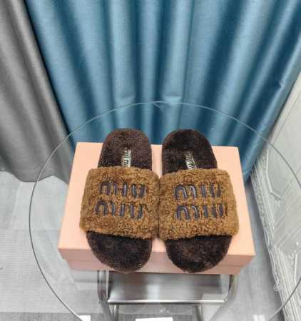 高端品质muumuu 2024今年秋冬最火羊毛拖鞋爆款来袭 顶级 品质、完美细节、市场最高版本、你值 拥 原版橡胶 进口皮毛 内里 垫脚:羊毛 Size：35- - 点击图像关闭