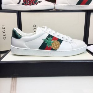 橙子出厂价p gucci 古驰 经典爆款 小蜜蜂小白鞋 百搭休闲鞋板鞋 情侣款 码数 34-45