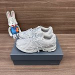顶级版本New Balance 1906A 系带圆头耐磨 低帮跑步鞋男女同款银色。 货号: M1906A D包装:全套得物配件加固得物盒包装！ 码数:36-45