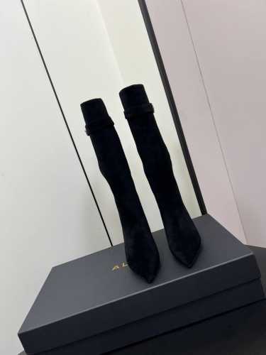 Alaia fw24秋冬 new arrival～ 阿莱亚2024秋冬新款及裸靴 alaia限定款这是一款需要实力才能驾驭得了的靴子，超级奢华无比～穿上这双靴子