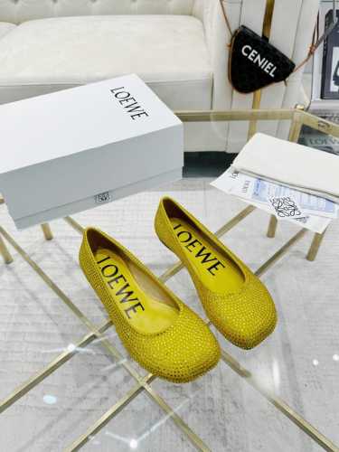 LOEWE 罗意威 上新出厂价 进口真皮底 Loewe 2024 aw 早春最新T台彩钻系列 走秀款鞋面：进口真丝布内里：进口水染羊皮大底：原版开模注塑真皮大底