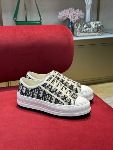 p直销 女鞋 女装 Dior迪奥 Ss23 New Arrival～ Cd家 春夏厚底刺绣布鞋 增高效果不错，真的吼吼看 鞋面精工Oblique立体刺绣，花的是