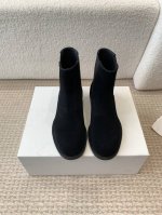 麂皮P小牛皮350 The row 24ss 秋冬新款圆头 松紧一脚蹬 短靴 The row在打造高级感这点从来就没输过 一双简约干练 低调时髦的靴子 没有鲜艳