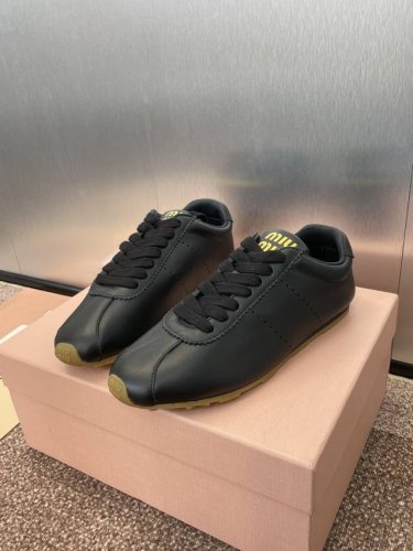 工厂价 Miumiu 2024高定系列走秀新款系带休闲运动女鞋 缪缪明星同款字母logo圆头拼色阿甘跑鞋材质:鞋面进口小牛皮 进口羊猄皮+水染羊皮内里+原版开模