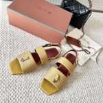 拖鞋 凉鞋 代购版 Loro Piana LP Sprightly Charms系列 方头凉拖鞋 凉鞋材质：面料原版牛皮，牛皮内里及垫脚进口真皮大底码数：35-