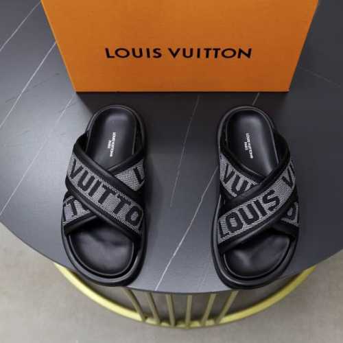 出厂价： LV家 货源稳定四季有货: 情侣款Size：码数：女36-41 男38-44 45、46定制 LV 情侣款 路易威登专柜主打最新款压花拖鞋硬货上新代购