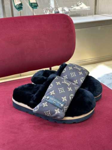 顶级品质 louis vuitton fw24 new arrival～ lv家2024新秋冬情侣款羊毛拖鞋新品 厚底纯羊包头拖鞋，鞋面monogram填充90