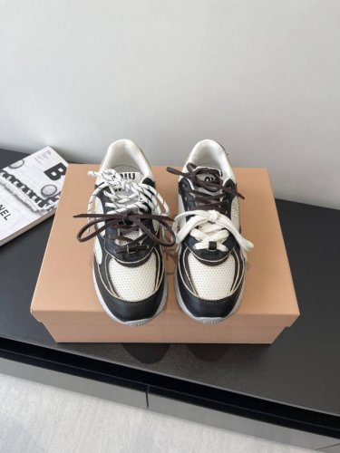 Miumiu 缪缪 25Ss New Arrival 2025走秀新款 复古做旧阿甘德训鞋厚底休闲运动鞋 这款系带休闲运动鞋妥妥的美式复古风格 上脚超级好看舒适