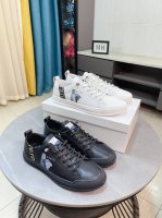 出厂价P Versace 范思哲最新款精心打造，引爆全场！不断创新的国际品牌 此款男士四季款休闲鞋，牛皮鞋面羊皮内里橡胶防滑大底，透气舒适以质量说话 码数：38