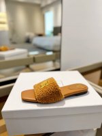 价格p： * 巴尔曼 春夏最新款走秀平底拖鞋 品牌巴尔曼由法国时装设计师 皮埃尔.巴尔曼 先生创立于1945年的老牌定制时装屋，与、并列成为二战之后的定制时装三