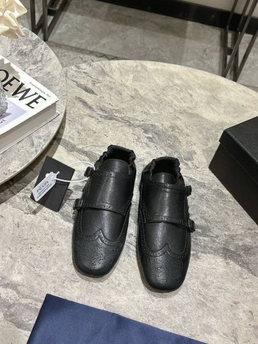 顶级品质Prad* 25ss 普拉达走秀款复古流苏半拖鞋单鞋爆款！走秀款 复古感时髦满满 随意百搭 时尚休闲 独到味道，人人都爱也轻松驾驭 每年都会爆.足以征服