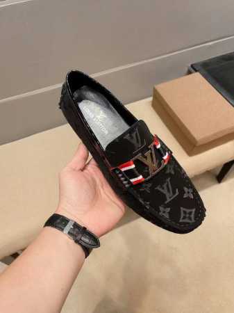 实价 品牌Lv 官方新款鞋面意大利原版牛皮 头层内里羊里 原版进口耐磨橡胶底 官网出品 春夏新品 心备佳品,廓形简洁利落 采用精湛的处理工艺 精美 穿着舒适 精 - 点击图像关闭